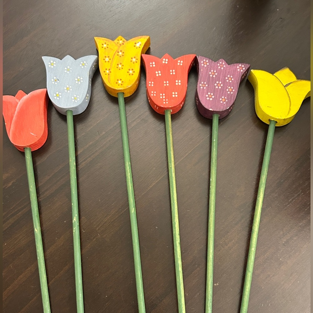 Set of 6 Vintage Hand Painted Wooden Flowers - Picture 6 of 9